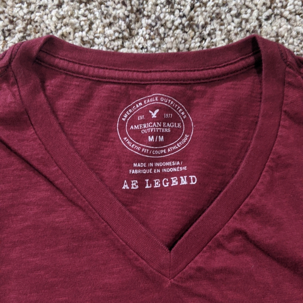 American Eagle V-Neck Tee-Shirt